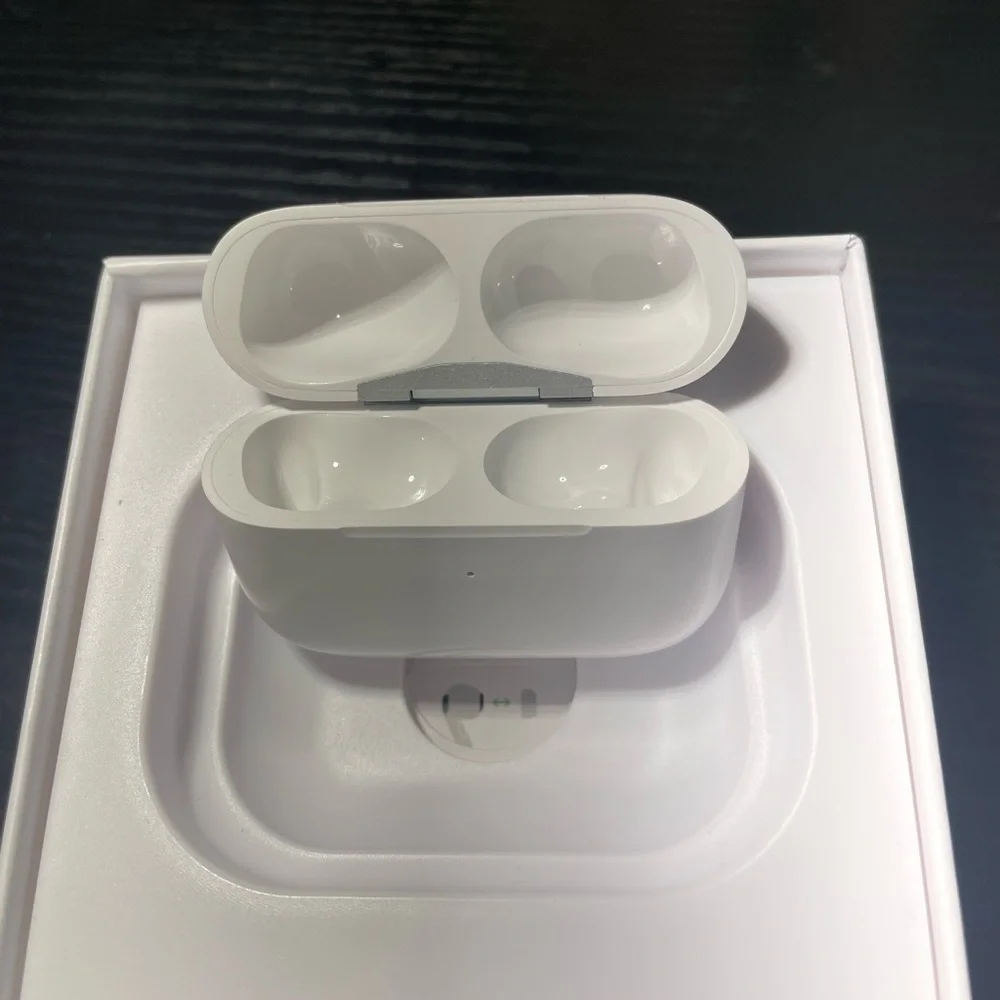 Apple White Wireless Earbuds